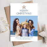 Eenvoudige Vrolijke Kerstmis Modern Photo Beach Feestdagenkaart<br><div class="desc">Eenvoudige vrolijke kerst moderne foto strand vakantie Kaart. Leuk modern minimalistisch ontwerp, met een eenvoudig vrolijk kustgevoel, weergegeven in wit met storm blauw tekst donkerzandkleurige zeester, en één foto. Zwart is opzettelijk leeg gelaten in een effen kleur, zodat u een handgeschreven notitie kunt toevoegen - of tekst en foto's kunt...</div>