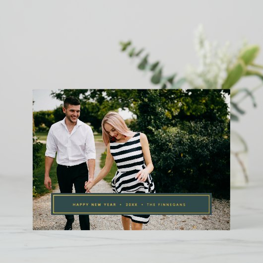 Eenvoudige wens | Nieuwjaarsfoto bewerkbare kleur Folie Feestdagenkaart (Staand Voorkant)