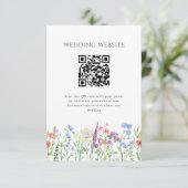 Eenvoudige Wildflower QR Code Wedding Informatiekaartje (Staand voorkant)