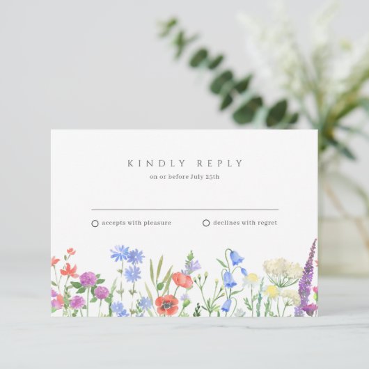 Eenvoudige Wildflower Wedding RSVP Kaartje (Staand voorkant)