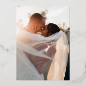 Eenvoudige witte gouden folie moderne stel foto br folie uitnodiging (Achterkant)