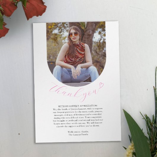 Eenvoudige witte roze hart begrafenis foto wake bedankkaart