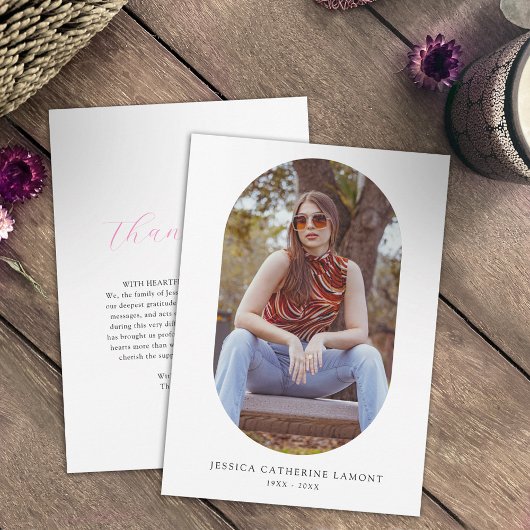 Eenvoudige witte roze hart begrafenis ovale foto w bedankkaart