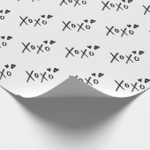 Eenvoudige XOXO-belettering in zwart patroon Cadeaupapier (Hoek)