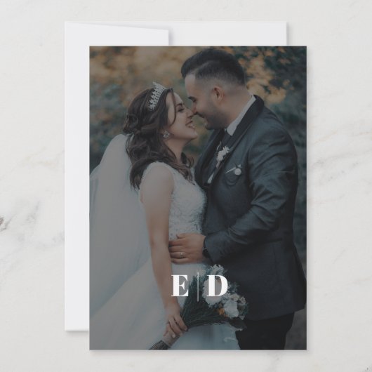 Eenvoudige zijgolf zwart-wit foto bruiloft save the date (Achterkant)