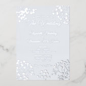 Eenvoudige zilveren bloem op een elegante blauwe b folie uitnodiging (Voorkant)