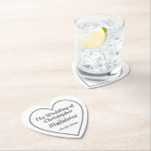 Eenvoudige zilveren grijze lettering op een papier kartonnen onderzetters (Insitu)