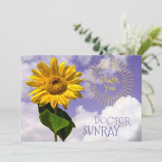 Eenvoudige Zonnebloem en Zonnestralen Dank Rustiek Bedankkaart (Staand voorkant)