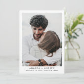 Eenvoudige zwart-wit 70s Retro Stripes bruiloft Save The Date (Staand voorkant)