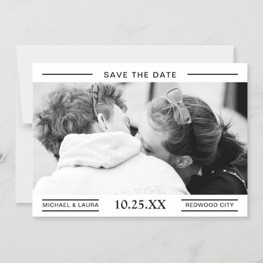 Eenvoudige zwart wit bruiloft foto Sla de datum Magnetische Uitnodiging (Voorkant)