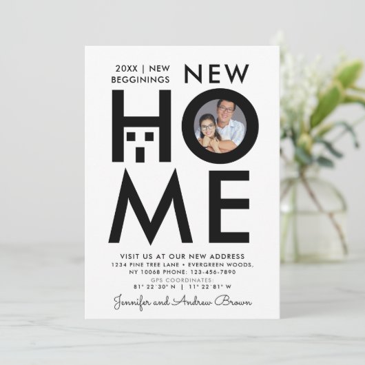 Eenvoudige Zwart-Wit Fotoaankondiging van een Nieu Kaart (Staand voorkant)