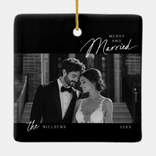 Eenvoudige zwart wit Merry Getrouwd Script Foto Keramisch Ornament (Achterkant)