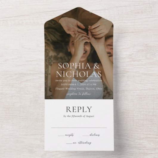 Eenvoudige zwart-wit moderne foto bruiloft all in one uitnodiging (Binnen)