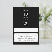 Eenvoudige zwart-wit speciale datum bruiloft RSVP kaartje (Staand voorkant)