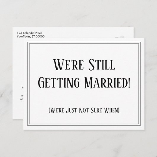 Eenvoudige zwart wit uitgestelde bruiloft update b briefkaart (Voorkant / Achterkant)