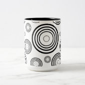 Eenvoudige zwart-witringen tweekleurige koffiemok (Center)