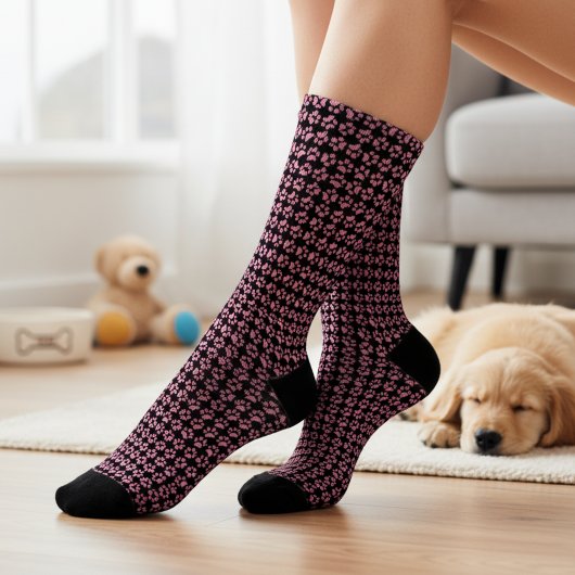 Eenvoudige zwarte en roze afdruksockets voor haar sokken