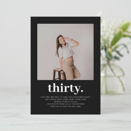 Eenvoudige Zwarte Minimaal Foto 30ste Verjaardag  Kaart (Staand voorkant)