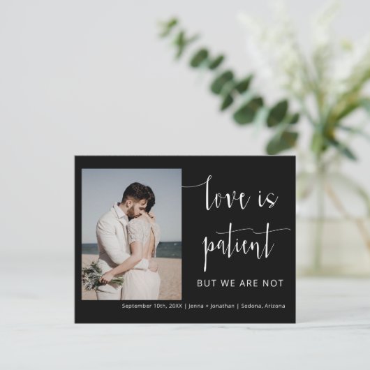 Eenvoudige zwarte, moderne, minimale scriptfoto-ui briefkaart (Staand voorkant)