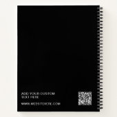 Eenvoudige zwarte QR-code voor logo-tekst Notitieboek (Achterkant)