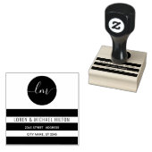 Eenvoudige zwarte strepen cirkel monogram typograf rubberstempel (Gestempeld)