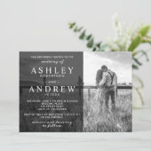 Eenvoudige zwarte witte elegante moderne fotobruil kaart (Staand voorkant)