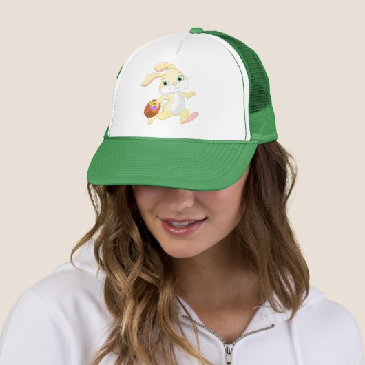 EENVOUDIGERE BUNNING MET EEN EENVOUDIGE EASTER EGG TRUCKER PET (In situ)