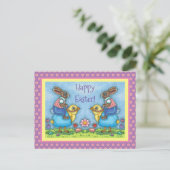 EENVOUDIGERE BUNNY RIDING CUTE CHICK IN BLAUWE EGG FEESTDAGENKAART (Staand voorkant)