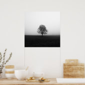 Eenzame boom in mist zwart-wit poster (Keuken)