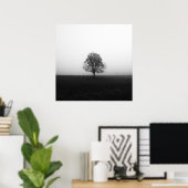 Eenzame boom in mist zwart-wit poster (Thuiskantoor)