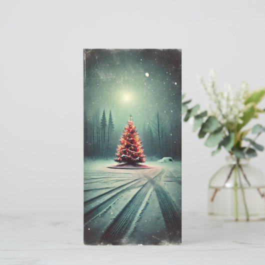 Eenzame helder kerstboom donkere winter Nacht Feestdagenkaart (Staand voorkant)