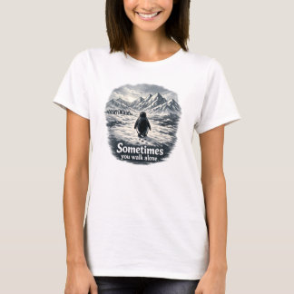 Eenzame Pinguïn op Ijsachtige Horizon T-shirt