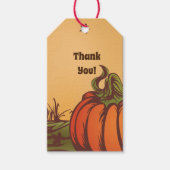 Eenzame pompoen op het veld. De herfst verlaat her Cadeaulabel (Voorkant)