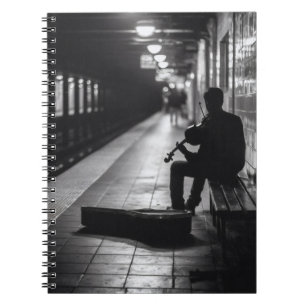 Eenzame Violist Subway Bench Notitieboek
