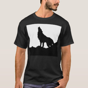 Eenzame Wolf die zich op een Heuvel bevinden T-shirt