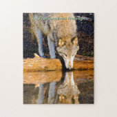Eenzame Wolf Weerspiegeling in Vijver Legpuzzel (Verticaal)