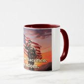 "Eer. Opoffering. Vrijheid." Amerikaanse soldatenv Mok (Voorkant rechts)