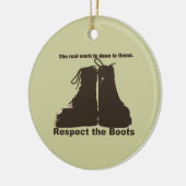 Eerbiedig de laarzen: Wat echte arbeiders draag. Keramisch Ornament (Links)