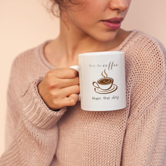 Eerst de koffie dan de dag schattig gepersonalisee tweekleurige koffiemok