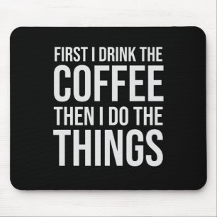 Eerst Drink ik de koffie - humor koffieliefhebber Muismat