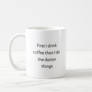 Eerst drink ik koffie, dan doe ik de dokter dingen koffiemok
