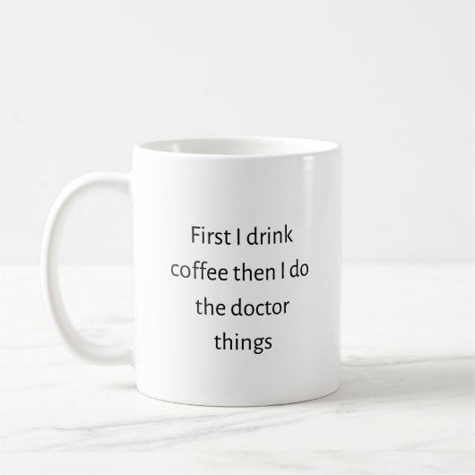 Eerst drink ik koffie, dan doe ik de dokter dingen koffiemok (Links)