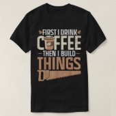 Eerst drink ik koffie en dan bouw ik dingen Design T-shirt (Design voorkant)