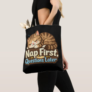 Eerst een dutje, vragen later – Grappige slaapzak Tote Bag