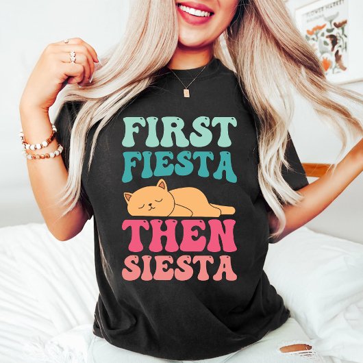 Eerst Fiesta dan Siesta | Grappige slaapkat T-shirt