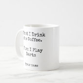 Eerst koffie, dan dart funny koffiemok (Voorkant links)