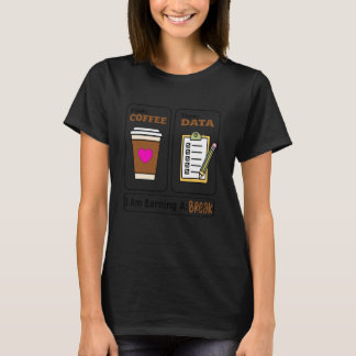 Eerst koffie dan data Grappige SPED leraar neemt e T-shirt