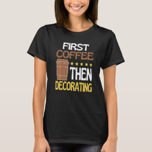 Eerst koffie en daarna cafeïneschilder decorteren t-shirt