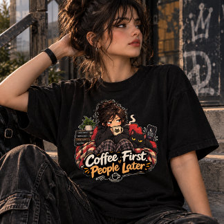 Eerst koffie, mensen later Grappige Introvert T-shirt