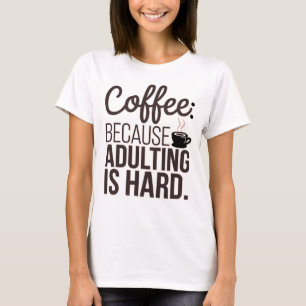 Eerst koffie: Omdat volwassen worden moeilijk is T-shirt